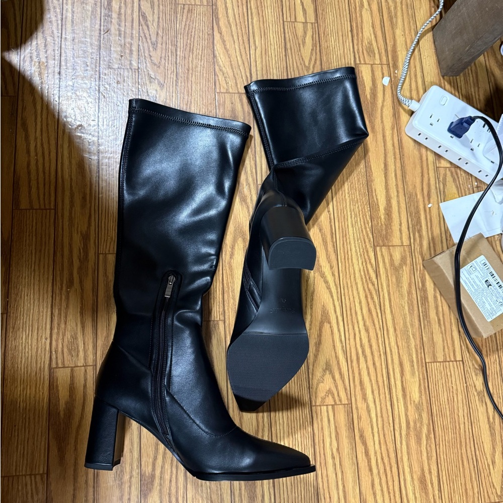 Sleek Black Heeled Women's Boots
